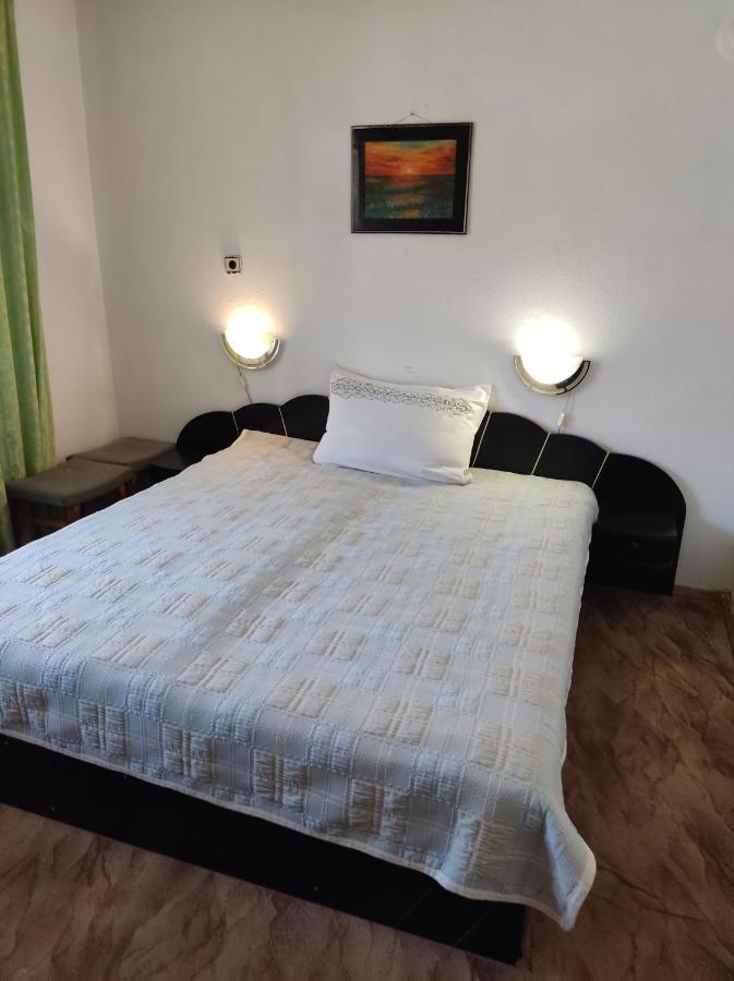 Къща За Гости Хайк Beli Osŭm Exteriör bild