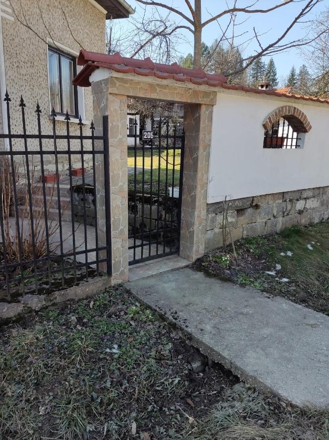 Къща За Гости Хайк Beli Osŭm Exteriör bild